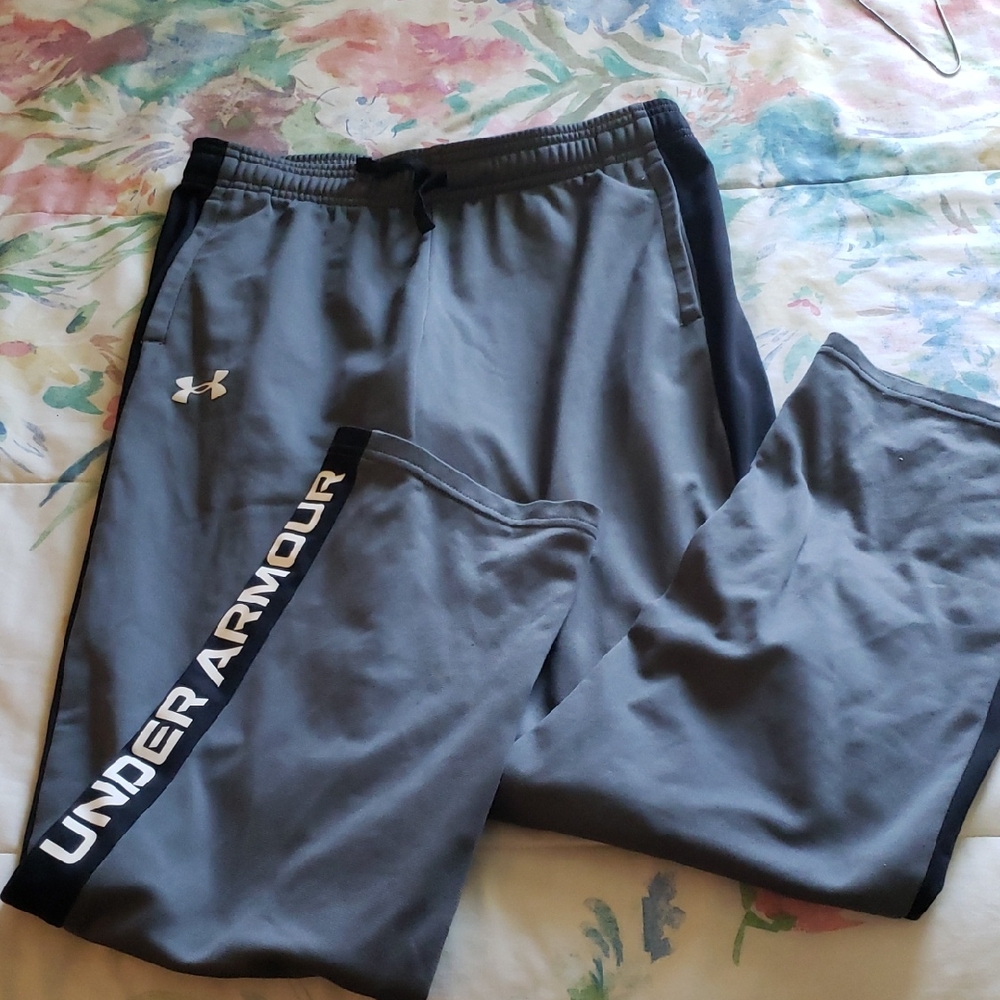 Under Armour Boy's Youth L Black and Gray Joggers